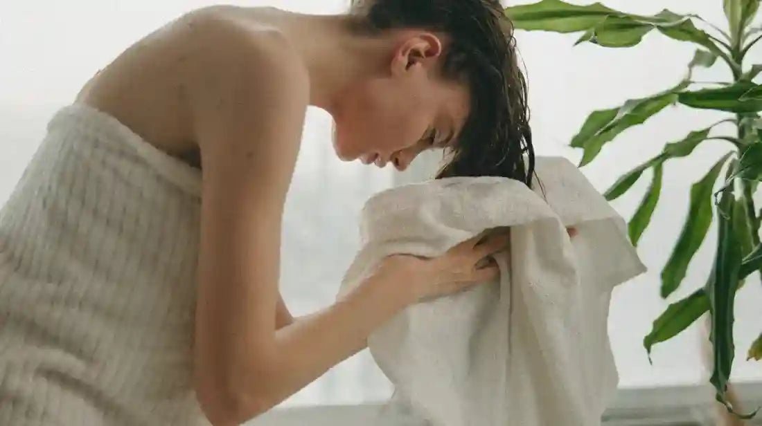 Haarausfall bei Frauen: Ursachen, Phasen und was wirklich hilft - Hormonic